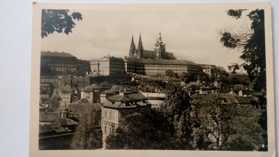 Praha – Hradčany ze zahrady Lobkovického paláce