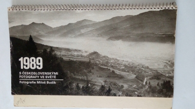 kalendář r. 1989 s československými fotografy ve světě