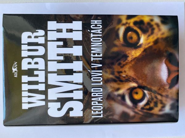 Leopard loví v temnotách