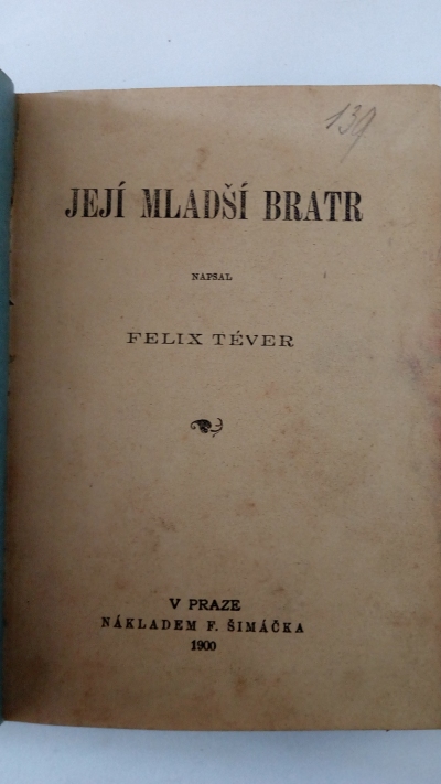 Její mladší bratr