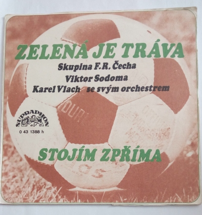 Zelená je tráva / Stojím zpříma