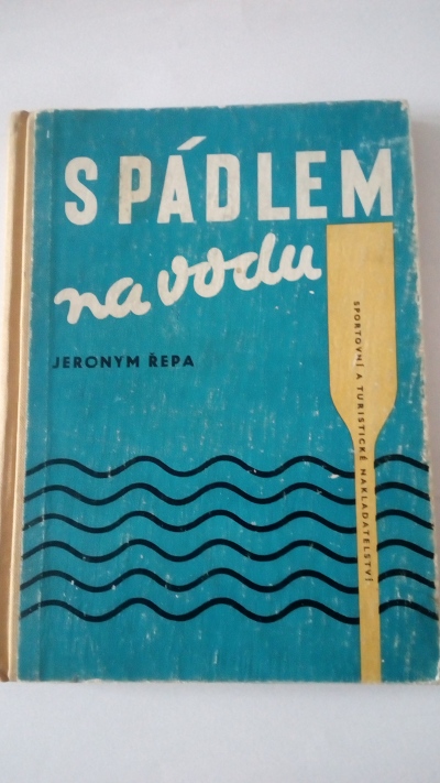 S pádlem na vodu