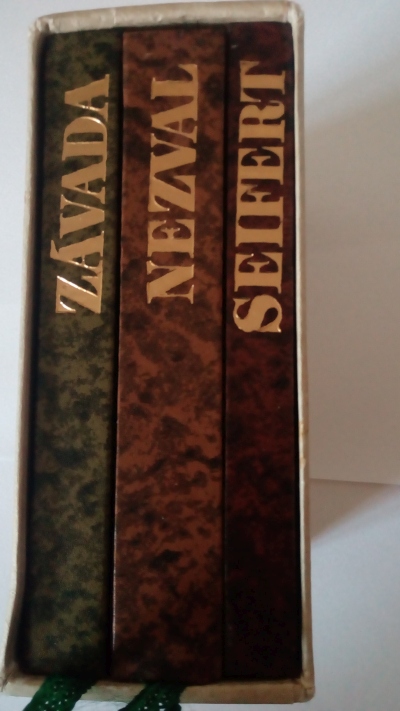 Sbohem a šáteček. Svatební cesta. Hradní věž.