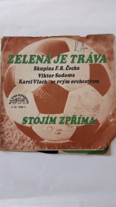 Zelená je tráva / Stojím zpříma