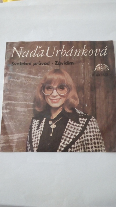 Svatební průvod / Závidím 