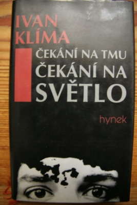 Čekání na tmu, čekání na světlo