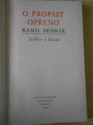 O propast opřeno