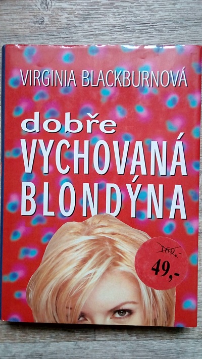 Dobře vychovaná blondýna
