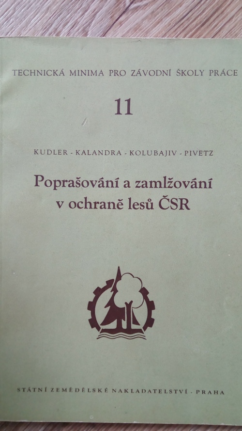 Poprašování a zamlžování v ochraně lesů ČSR