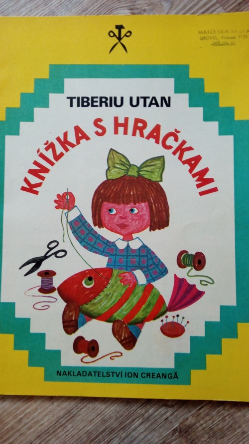 Knížka s hračkami