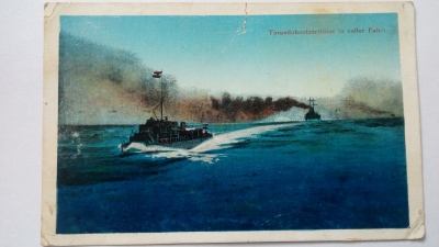 Torpedobootzerstörer in voller Fahrt
