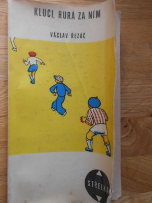 Kluci, hurá za ním