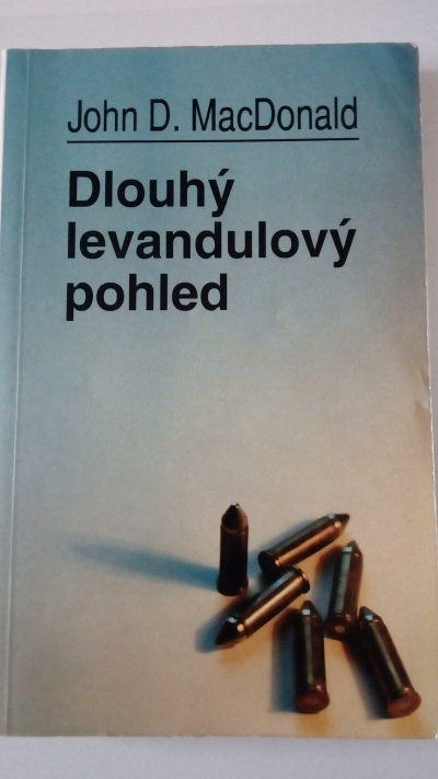 Dlouhý levandulový pohled