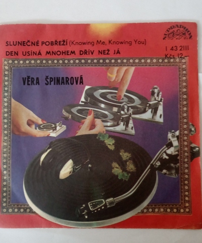Slunečné pobřeží / Den usíná mnohem dřív než já